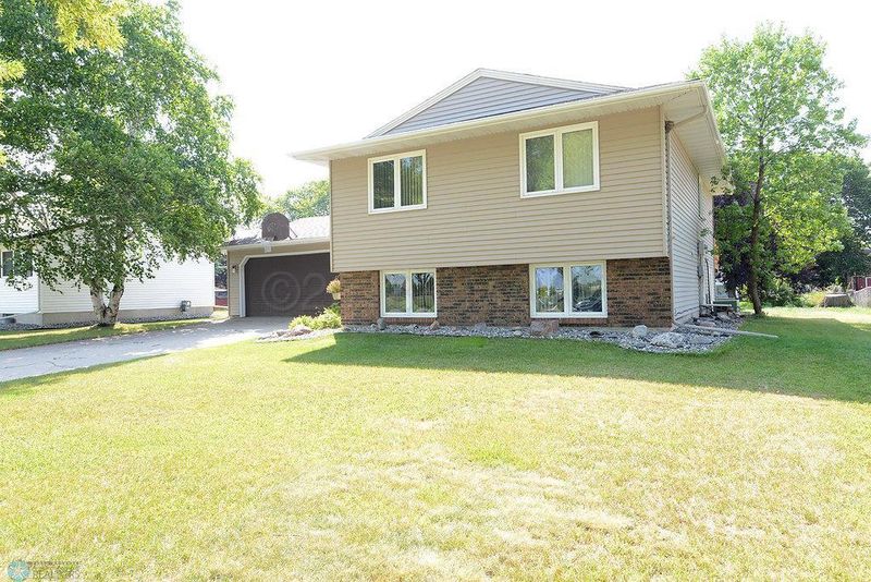 2709 4th Ave S, Moorhead, MN 56560