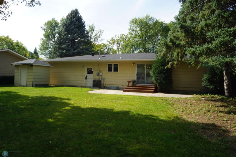 2106 19th St S, Moorhead, MN 56560