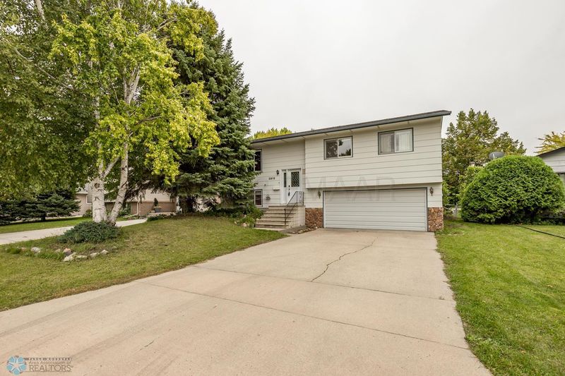 2915 17th Ave S, Moorhead, MN 56560