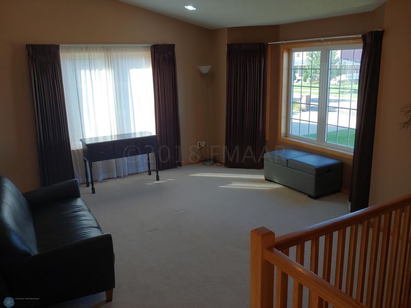 4034 39th St S, Moorhead, MN 56560