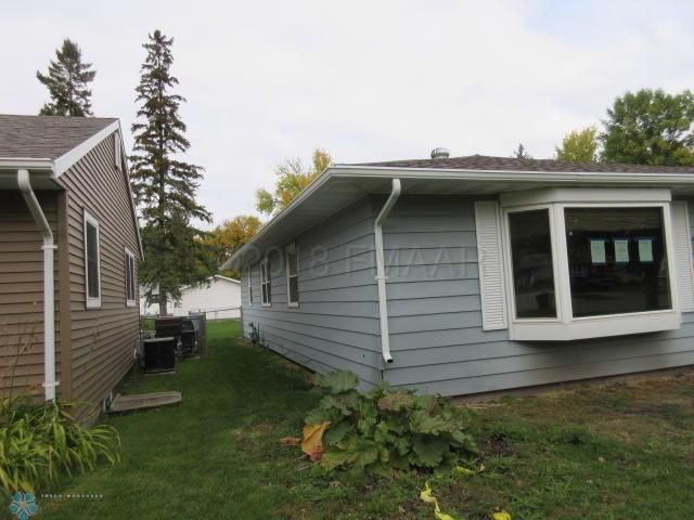 902 17th St NW, East Grand Forks, MN 56721