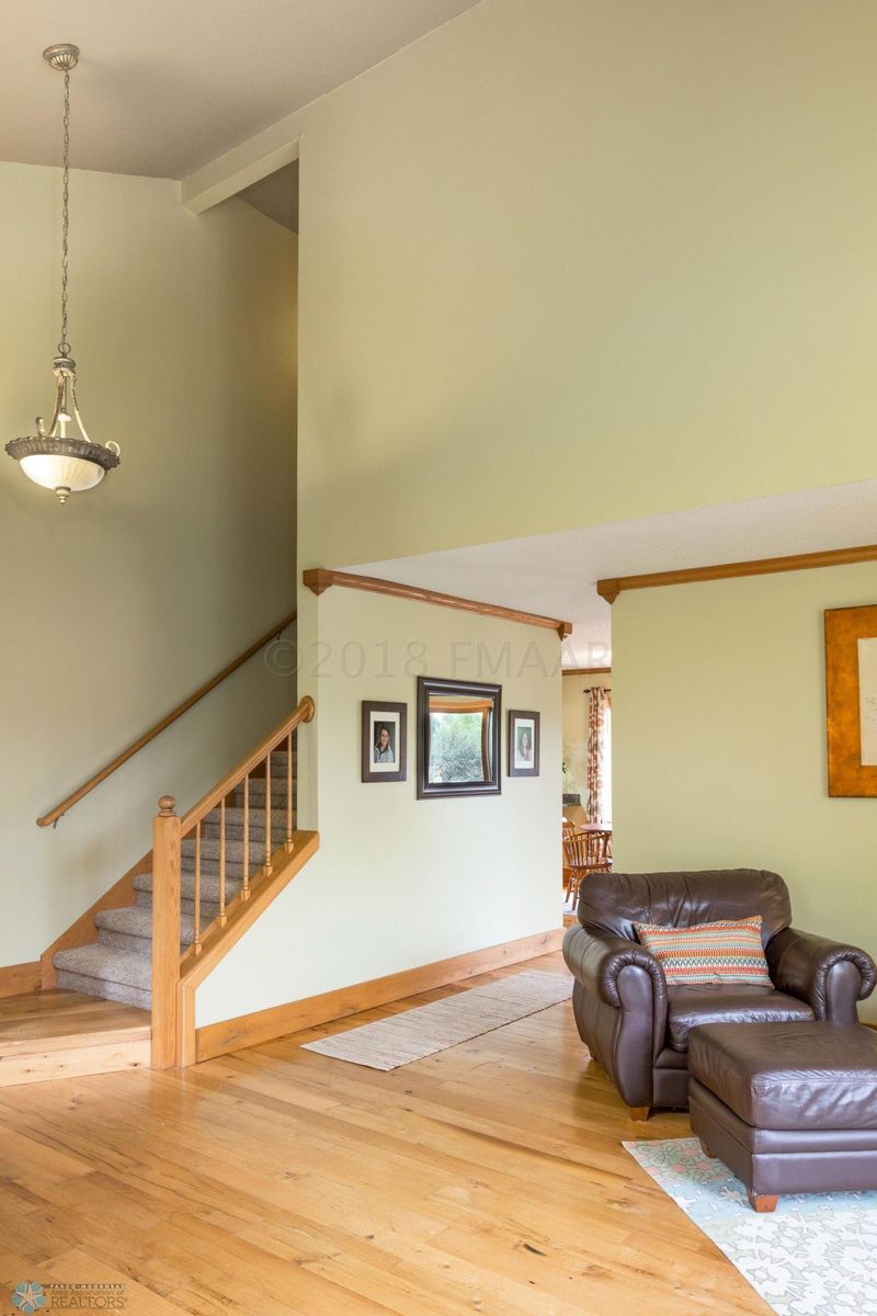 4006 2nd St S, Moorhead, MN 56560