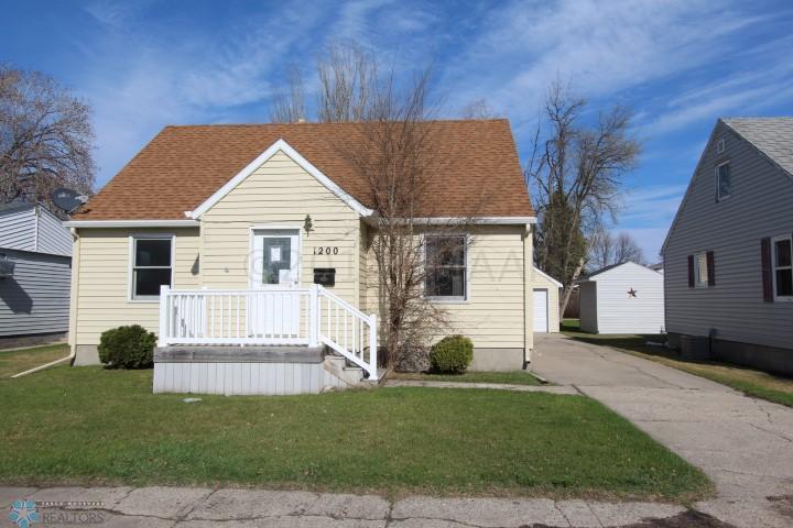 1200 5th Ave NW, East Grand Forks, MN 56721