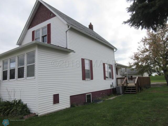 17 3rd St NE, East Grand Forks, MN 56721