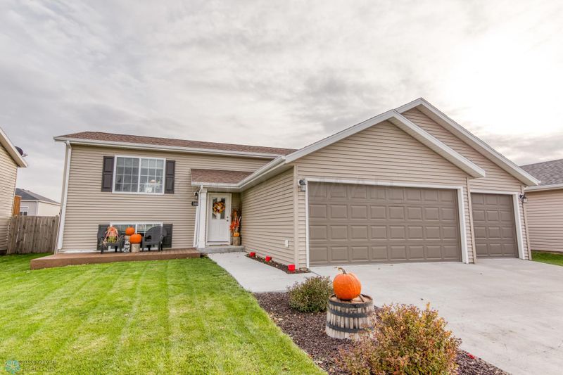 3007 32nd Ave S, Moorhead, MN 56560