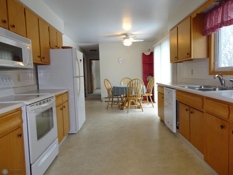 302 9 St SE, Barnesville, MN 56514