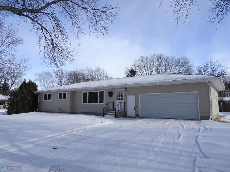 302 9 St SE, Barnesville, MN 56514