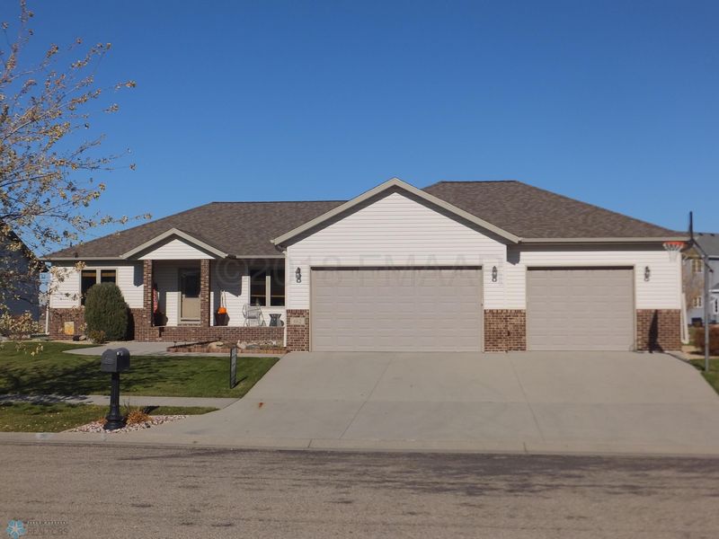 662 Westminster Dr, Moorhead, MN 56560