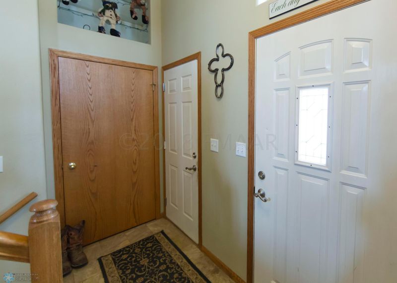 18196 Willow Springs Rd, Detroit Lakes, MN 56501