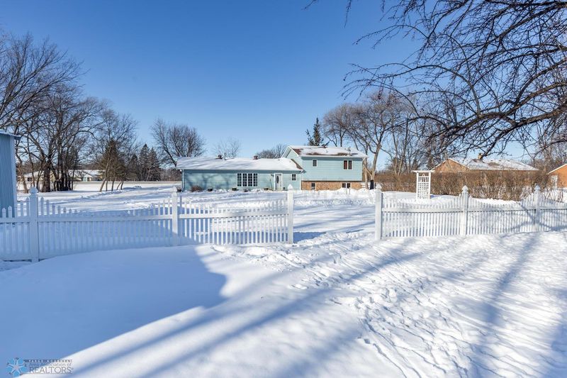 6212 Broadway St NW, Moorhead, MN 56560