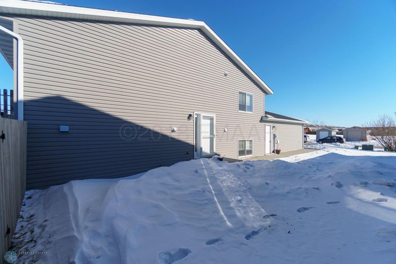3435 15th St S, Moorhead, MN 56560