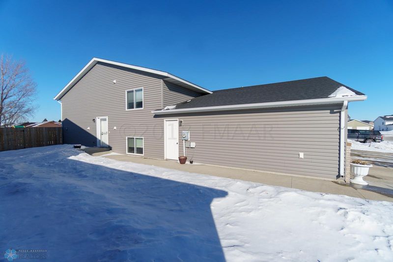 3435 15th St S, Moorhead, MN 56560