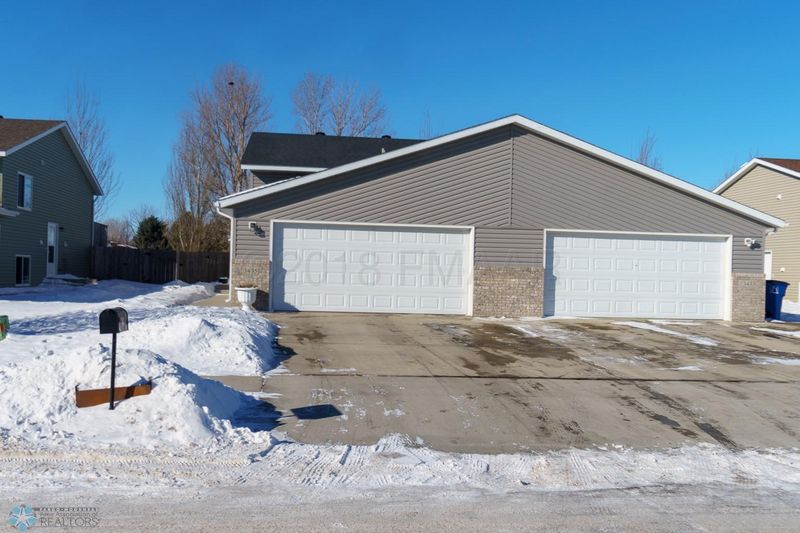 3435 15th St S, Moorhead, MN 56560
