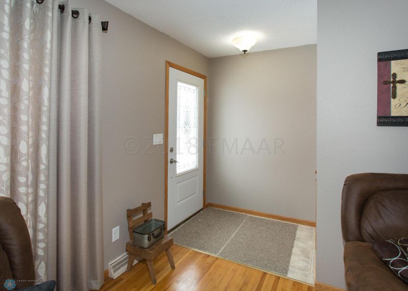 642 Cedar Ln, Moorhead, MN 56560