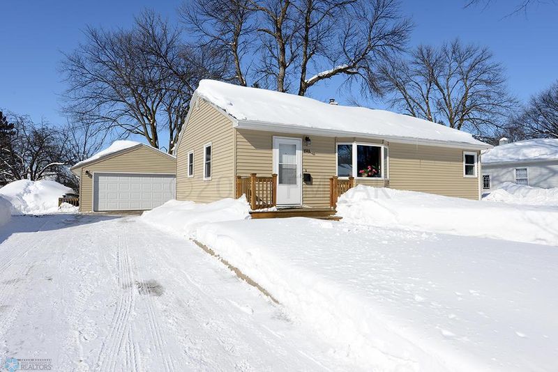 1511 12th St S, Moorhead, MN 56560