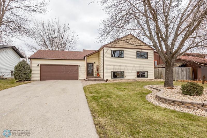 2518 29th Ave S, Moorhead, MN 56560