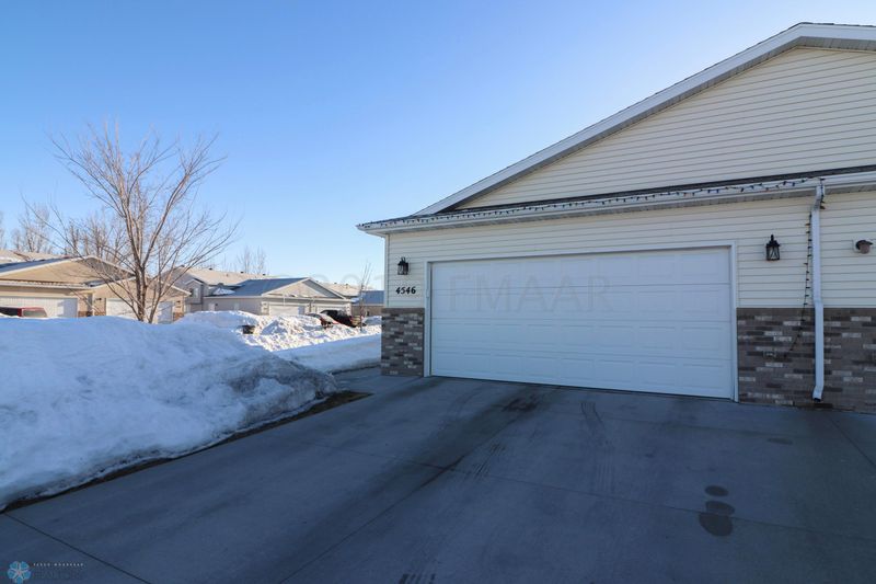 4546 Prairie Dr S, Moorhead, MN 56560