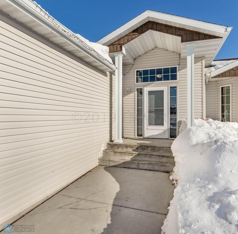 3812 10th Ave S, Moorhead, MN 56560