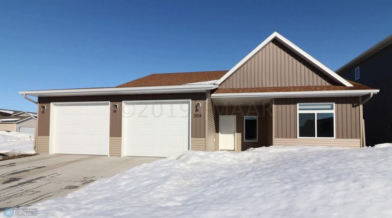 3104 24th St S, Moorhead, MN 56560