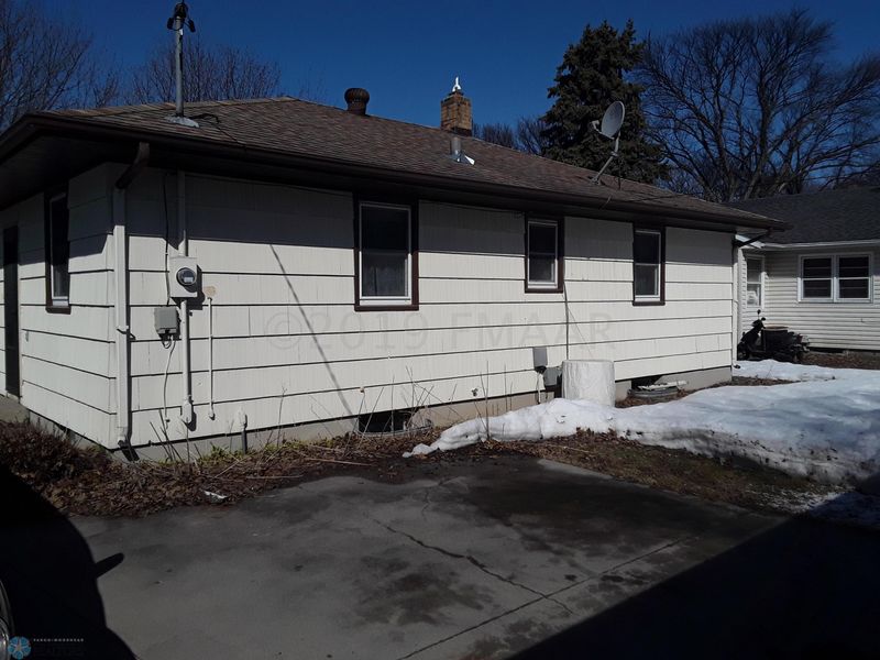 1712 6th St S, Moorhead, MN 56560