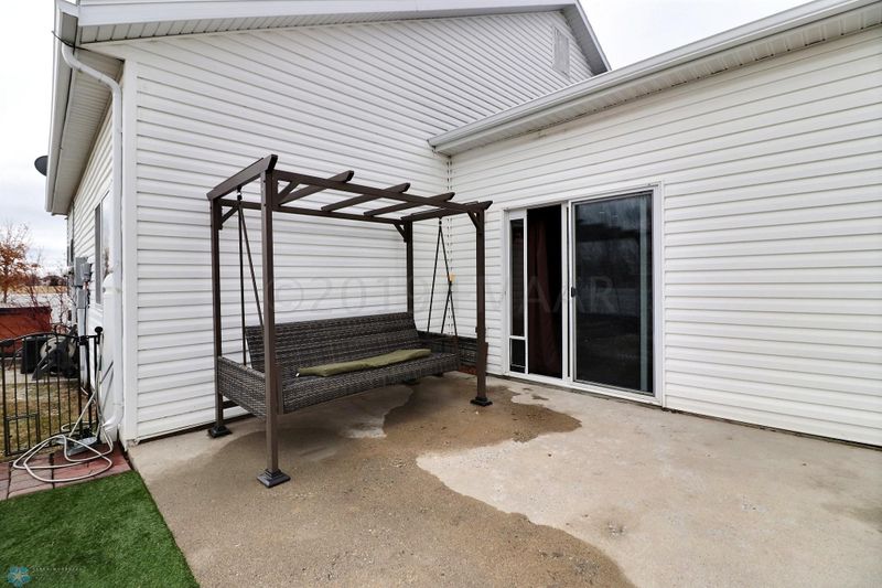2944 35th St S, Moorhead, MN 56560