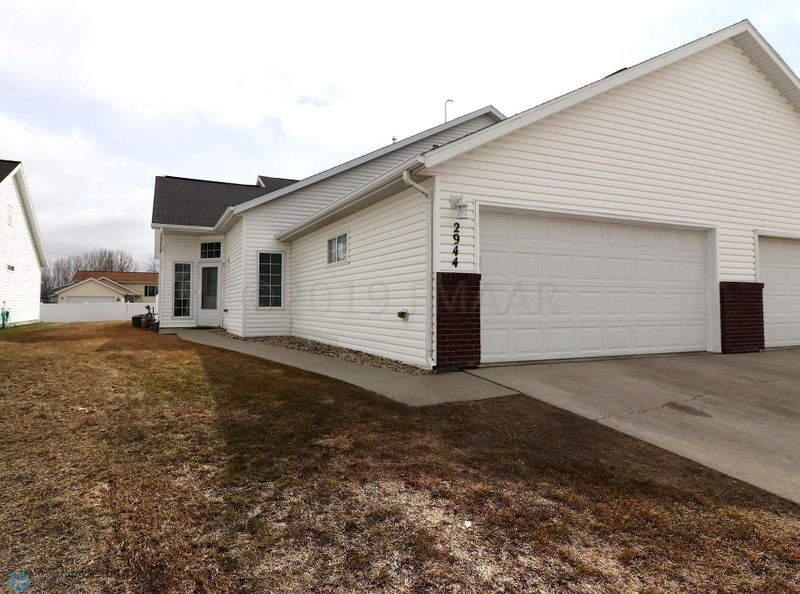 2944 35th St S, Moorhead, MN 56560