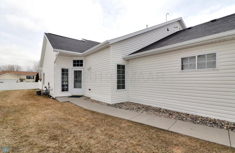 2944 35th St S, Moorhead, MN 56560