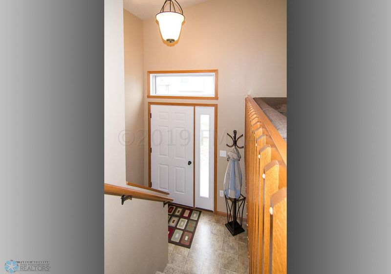 1450 45th Ave S, Moorhead, MN 56560