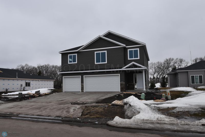 3733 30th St S, Moorhead, MN 56560