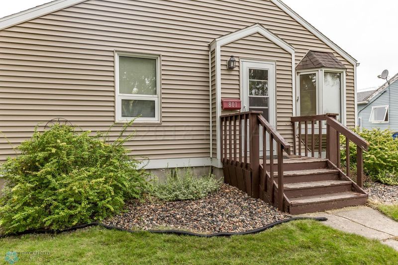 801 12th St N, Moorhead, MN 56560