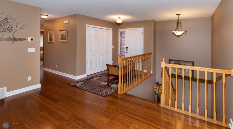551 Queens Ct, Moorhead, MN 56560