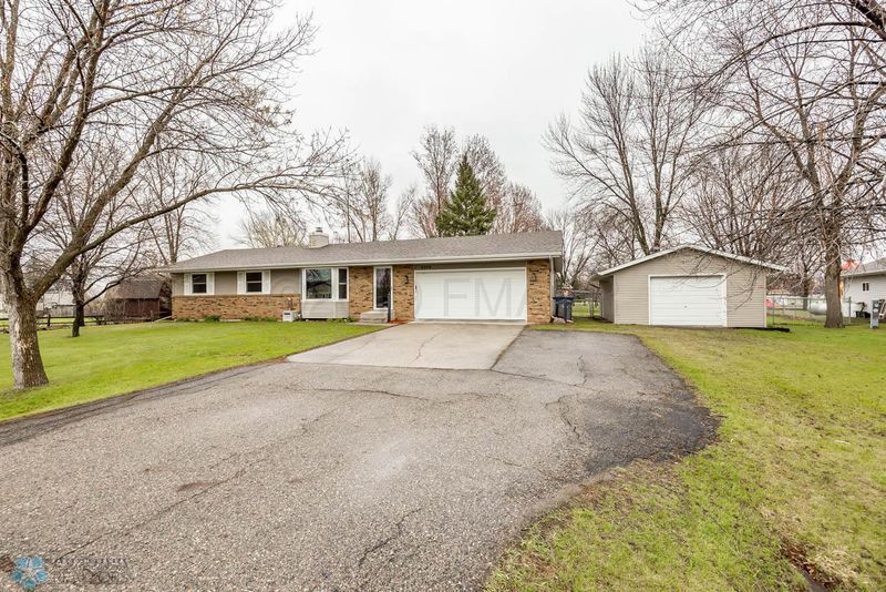 6208 9th St N, Moorhead, MN 56560