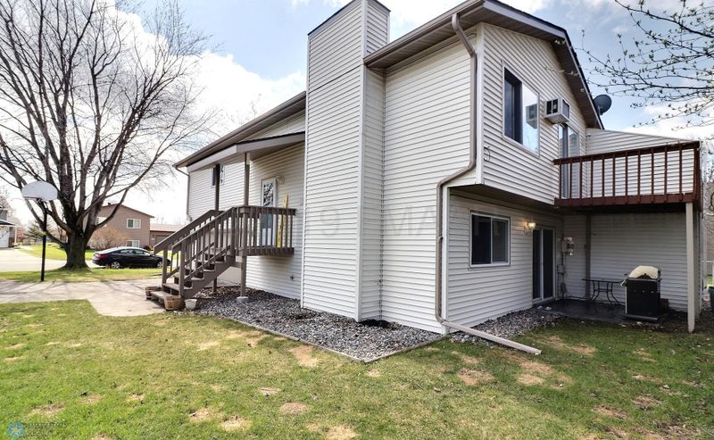 2827 26th St S, Moorhead, MN 56560