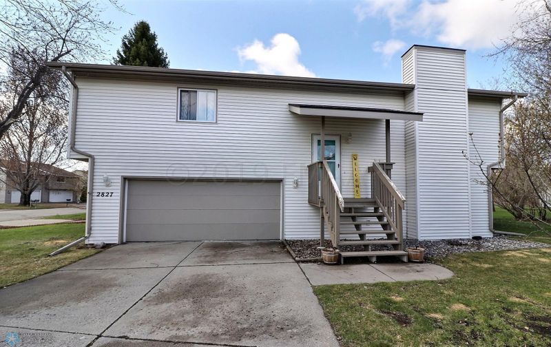 2827 26th St S, Moorhead, MN 56560
