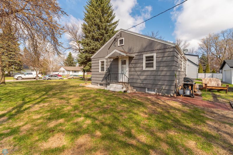 428 16th St S, Moorhead, MN 56560