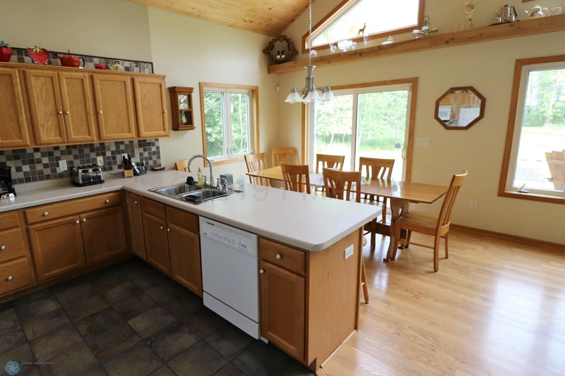 33286 Strawberry Dr, Ogema, MN 56569