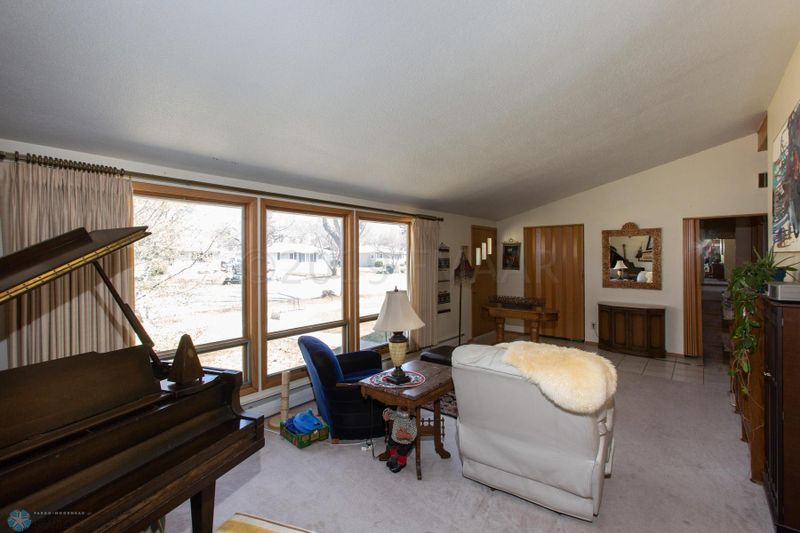 1131 24 Ave S, Moorhead, MN 56560