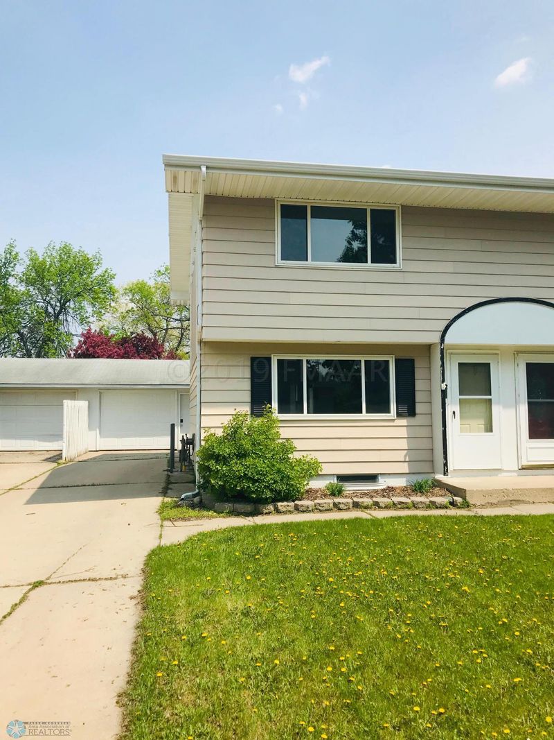 1122 20th St N, Moorhead, MN 56560