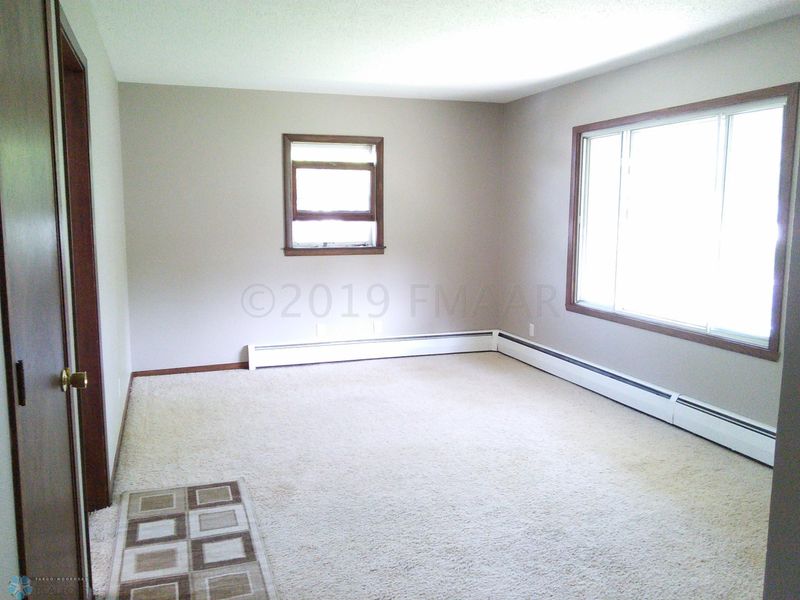 1103 19th St N, Moorhead, MN 56560