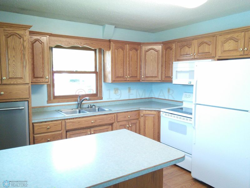 1103 19th St N, Moorhead, MN 56560