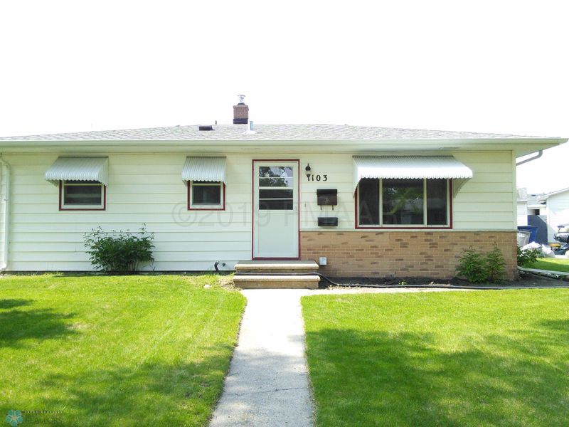 1103 19th St N, Moorhead, MN 56560