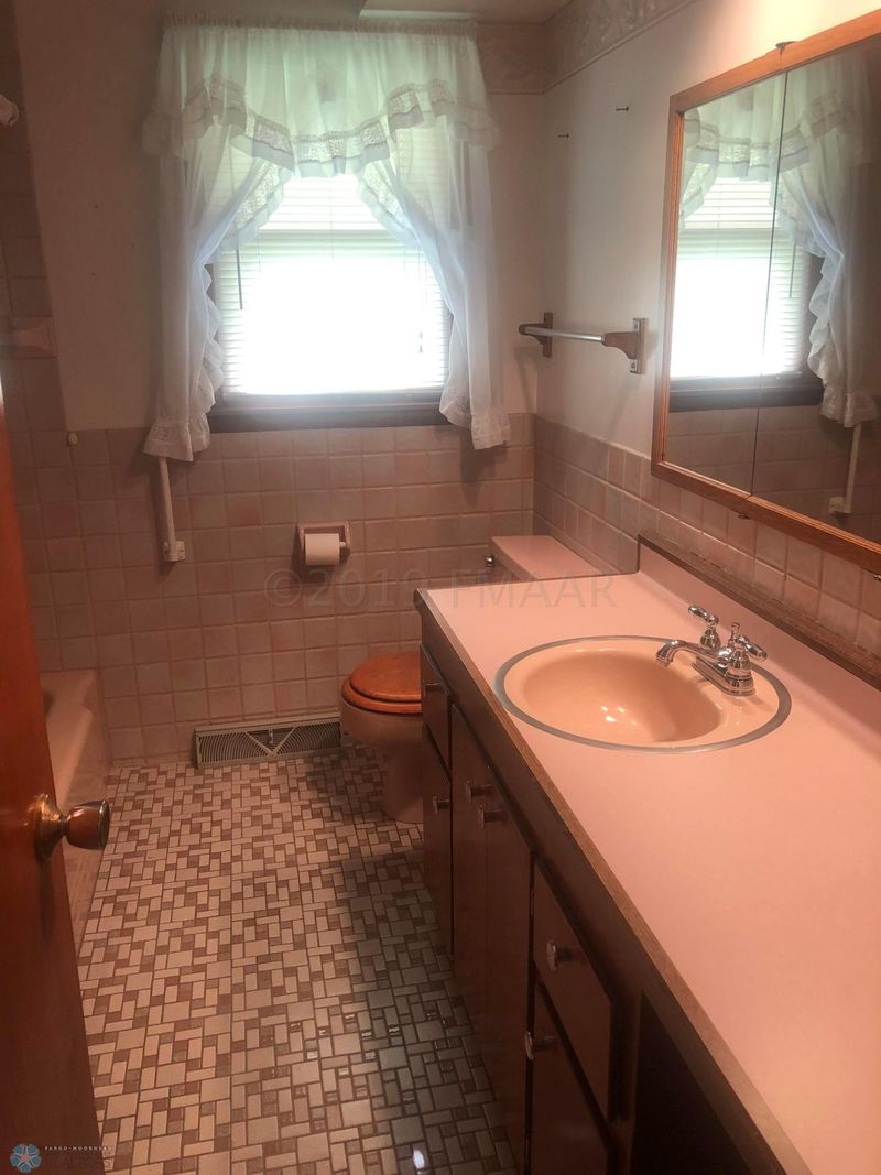 714 7th St S, Breckenridge, MN 56520