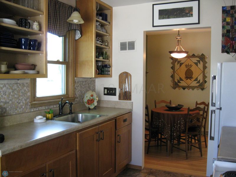1322 11th St S, Moorhead, MN 56560