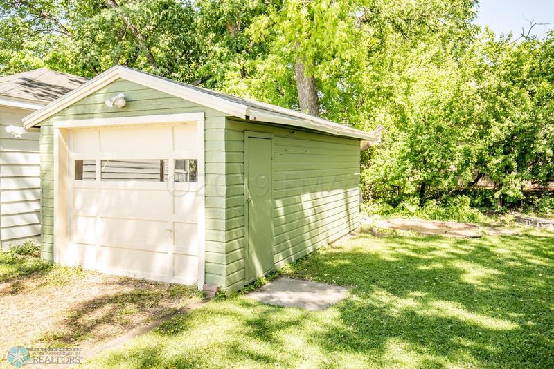 214 9th St N, Moorhead, MN 56560