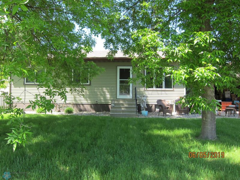 14 2 St SW, Glyndon, MN 56547