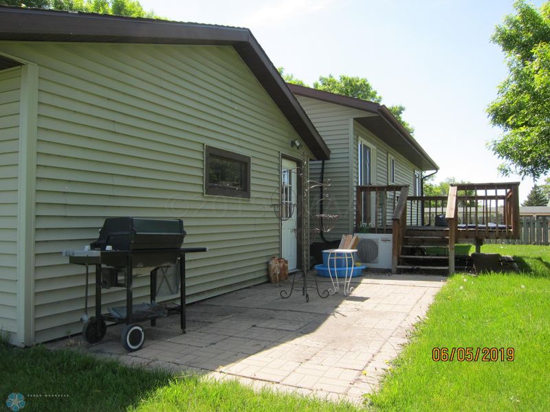 14 2 St SW, Glyndon, MN 56547