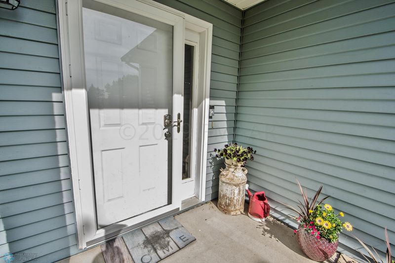 3313 Westmoor Dr, Moorhead, MN 56560
