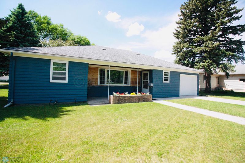615 11th St N, Breckenridge, MN 56520