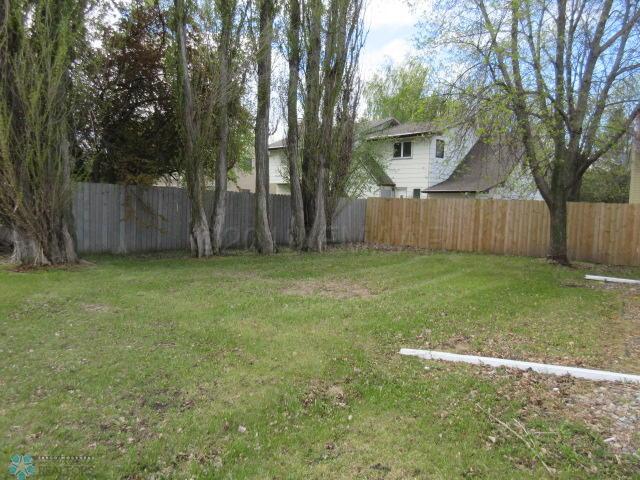 417 20 St NW, East Grand Forks, MN 56721