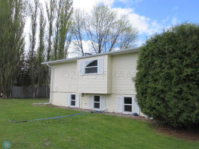 417 20 St NW, East Grand Forks, MN 56721